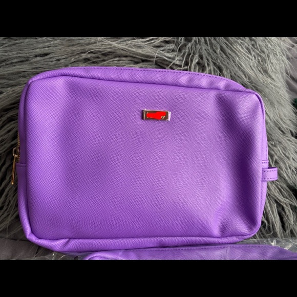 Makeup gift sets!! - Picture 2 of 2